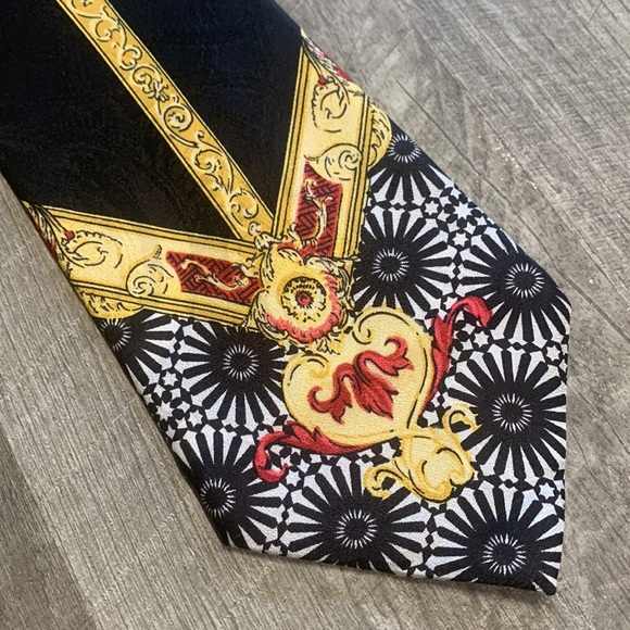 Gianni Versace vintage silk tie - Picture 2 of 3